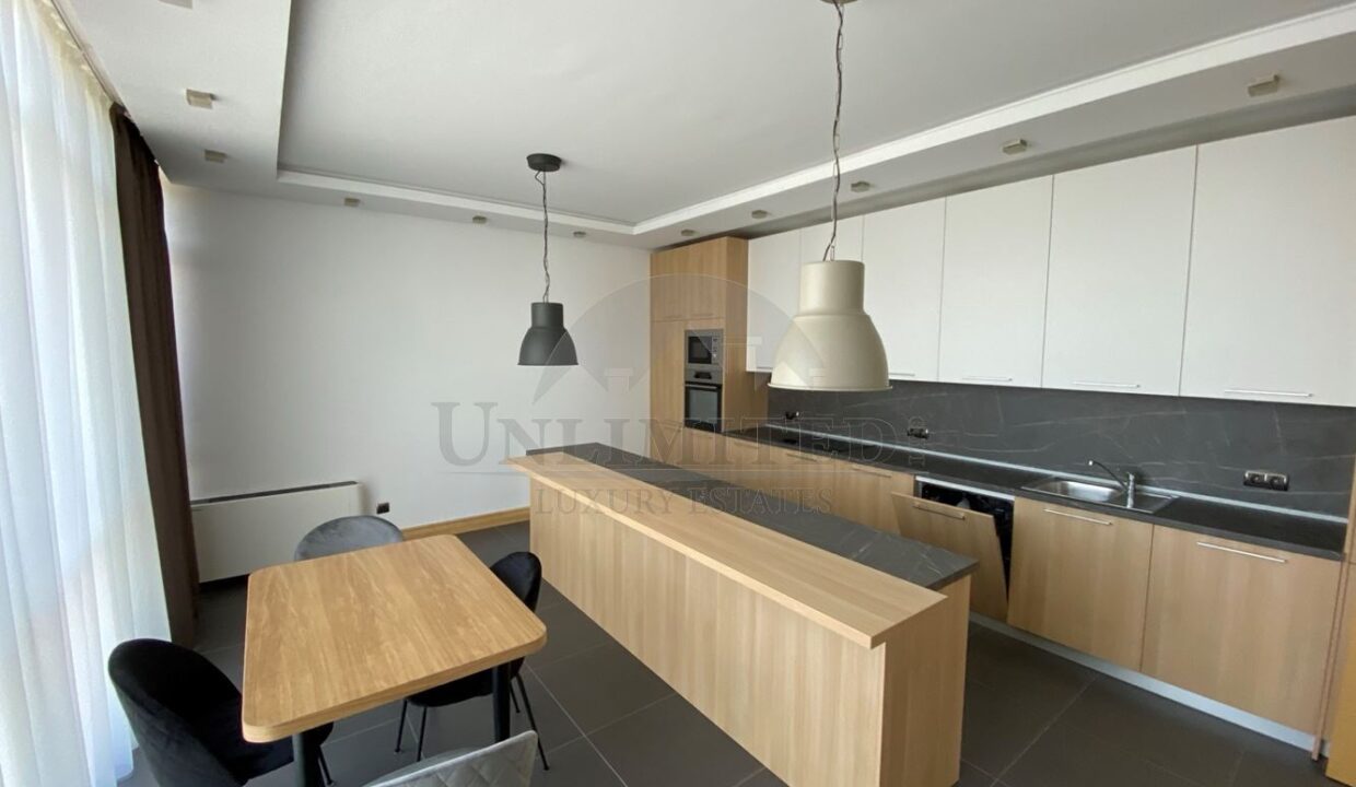 1cafc8aa-0944-495e-8612-b317009d2bba.jpg