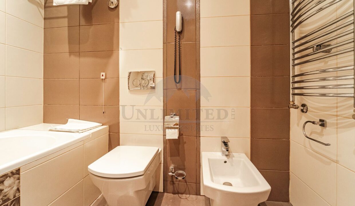 224b8bed-2609-4f9d-9cee-b44300697915.jpg