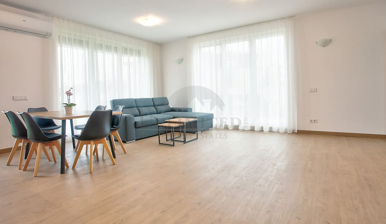 23e390ea-bc39-49d3-86ce-ad47013baaed.jpg
