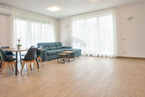 23e390ea-bc39-49d3-86ce-ad47013baaed.jpg