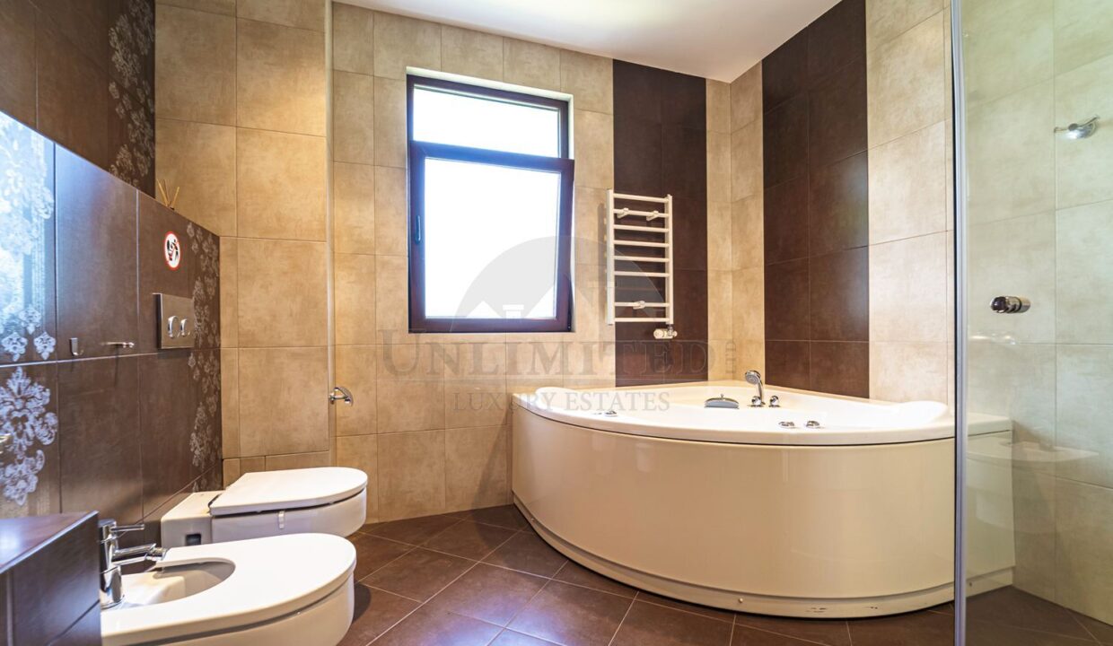 25c2f9d5-79a3-415d-9771-b46d00aabf7f.jpg