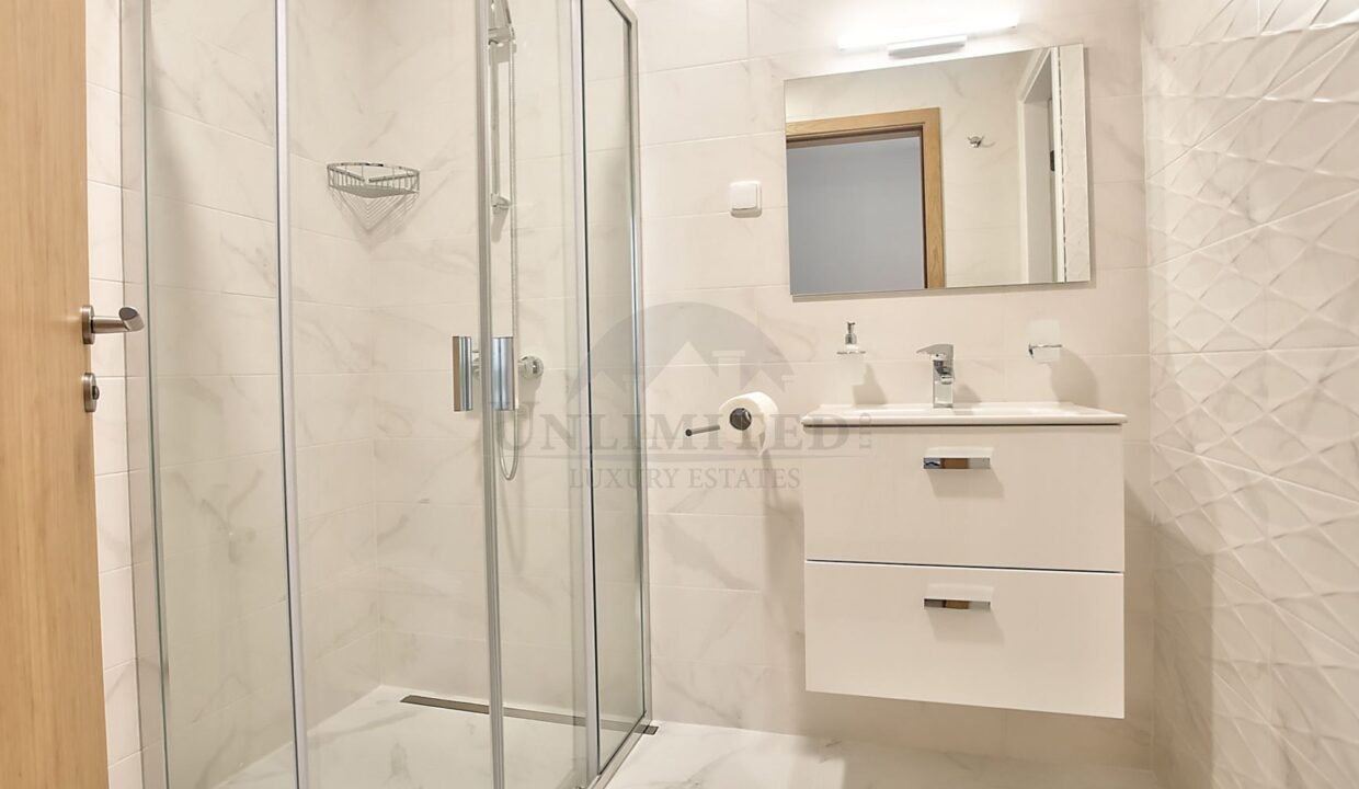 3819dfb6-d929-4544-bfda-ad47013bad14.jpg