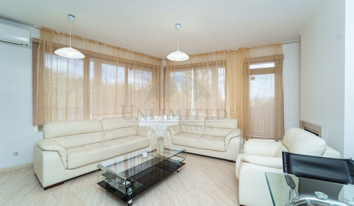 4018b886-b0db-4bed-9dc5-b32d01466057.jpg