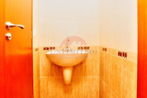6f280fd9-543b-4dc2-aeed-a87000a69e07.jpg