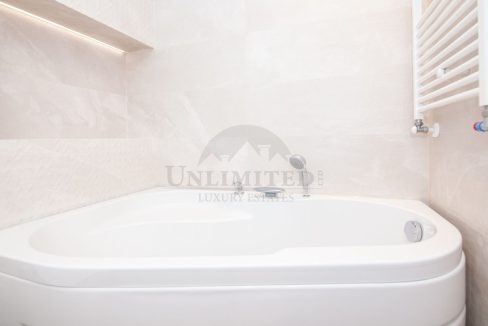a6ccc947-cec0-4bf2-a1aa-b19600a12bed.jpg