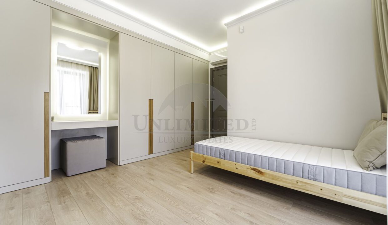 b5f0812e-26fc-4ded-8634-b47500daf91c.jpg