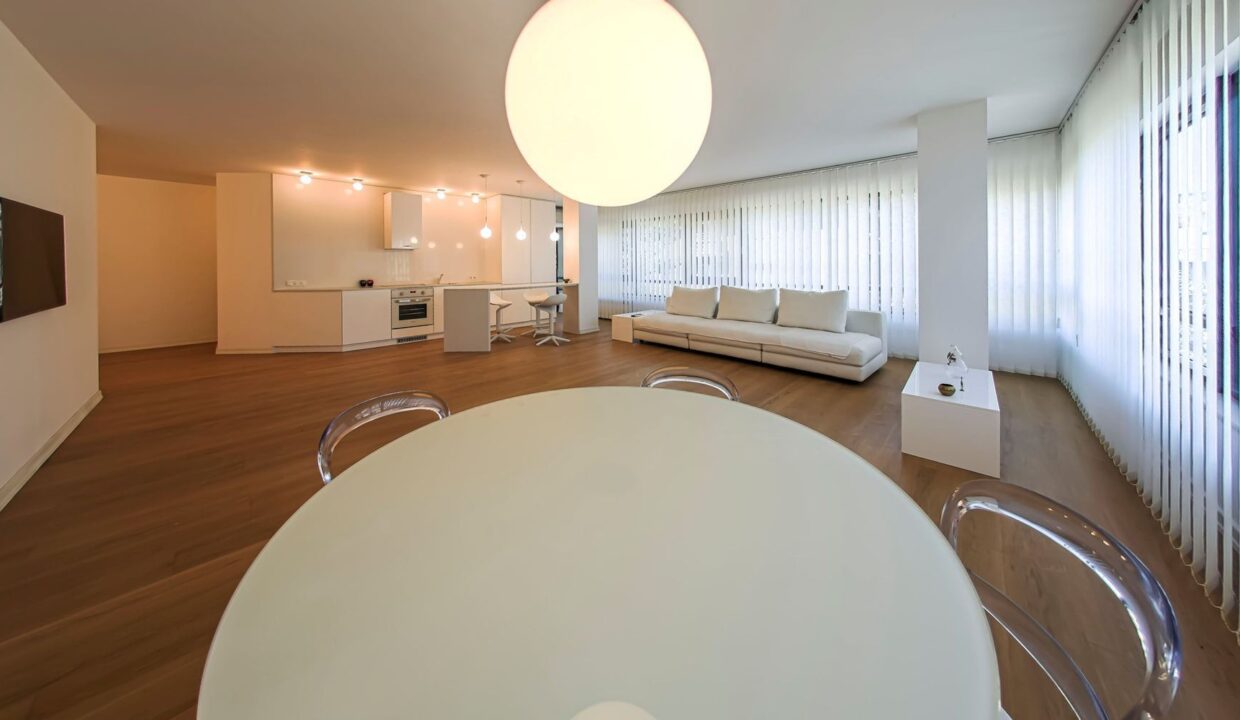 cfed7a07-5554-49b7-a58c-b45700795cb4.jpg