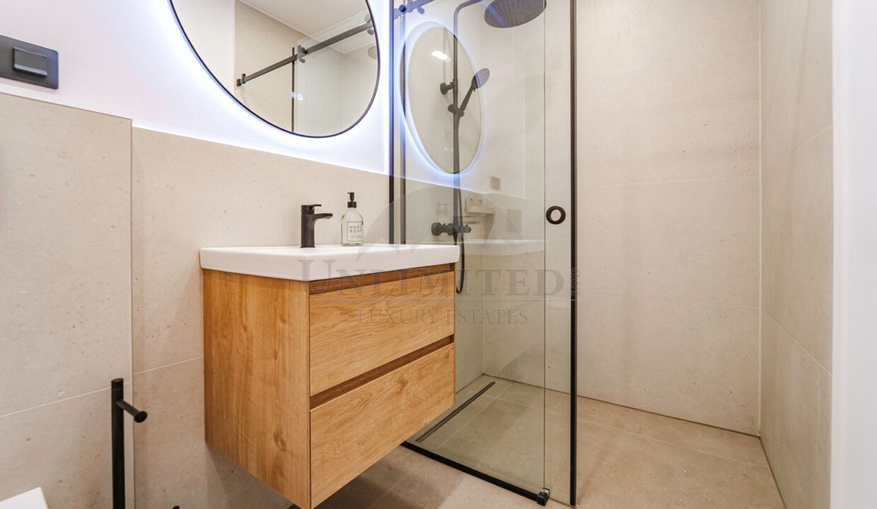 dc58cc2f-93e7-4d16-9075-b44400669f0b.jpg