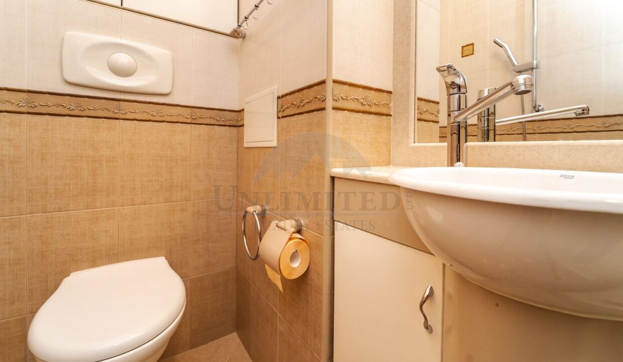 ded388ab-5a95-42ad-a6d7-b39100b597b9.jpg