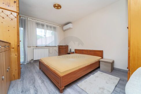 e89d5cc8-6ab6-42c5-beff-b471006956b7.jpg