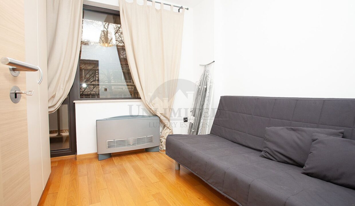 ee96ede9-1ff4-45df-84d7-adbf00a390d3.jpg