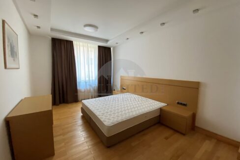 f7039fb1-4d90-4de3-b069-b317009d2c01.jpg