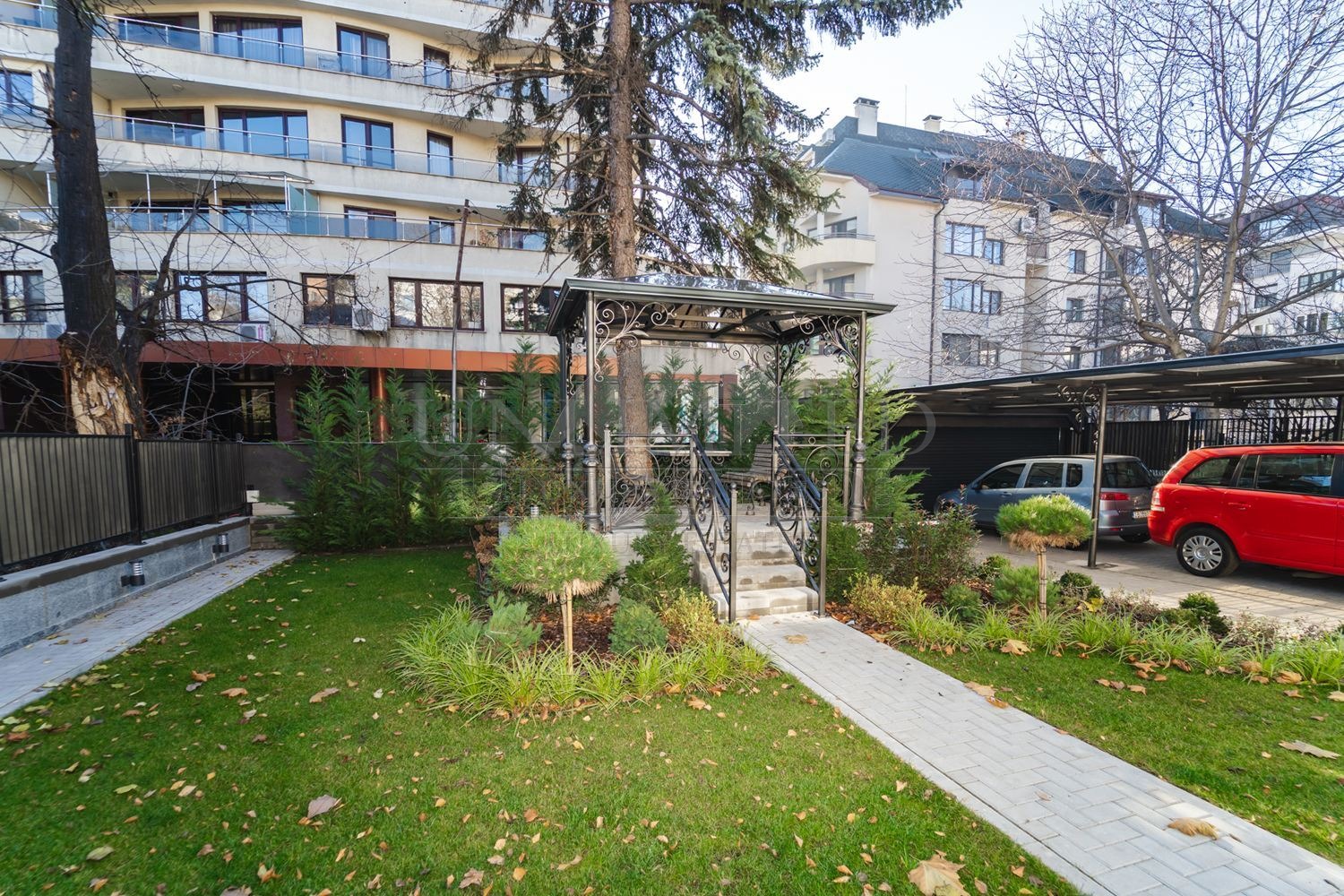 b2fba3c8-c9dd-42a8-b7e4-b3b1009dd0e5.jpg