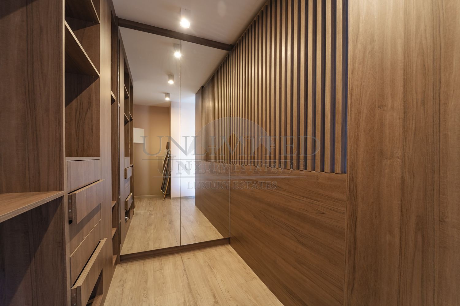 dbef1250-ef3d-4bad-81a9-b3b70077d522.jpg